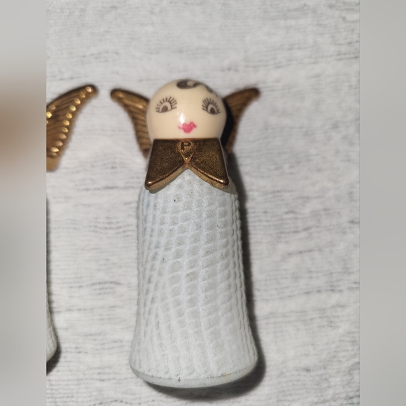 Vintage Angel salt and pepper shaker. - Picture 3 of 14